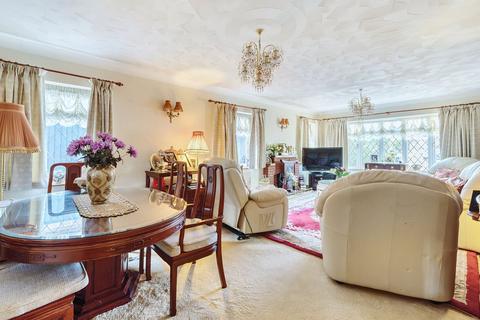 63 Dulsie Road, Talbot Woods, Bournemouth, BH3 7DZ