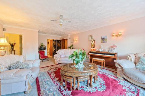 63 Dulsie Road, Talbot Woods, Bournemouth, BH3 7DZ