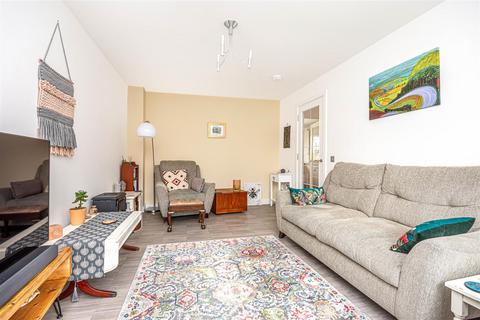 48b Acremoar Drive, Kinross, KY13 8RE