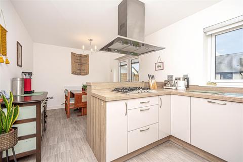 48b Acremoar Drive, Kinross, KY13 8RE