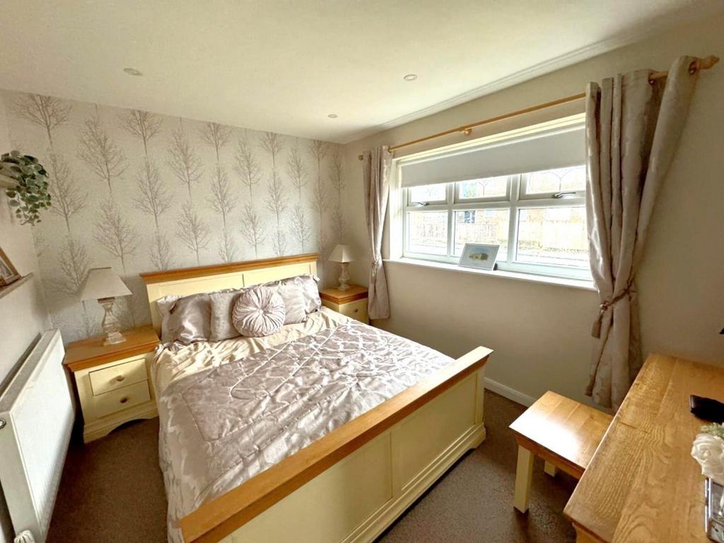 BEDROOM (rear)