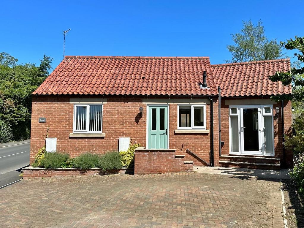 Raskelf Road, Easingwold, York, YO61 3JY 2 bed detached bungalow to