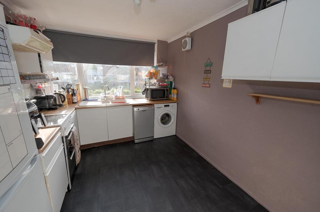 Kitchen pic 2.jpg