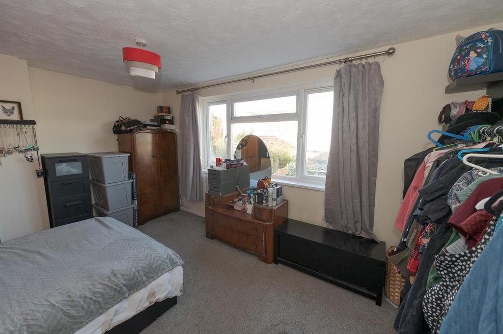 Bedroom 1.jpg