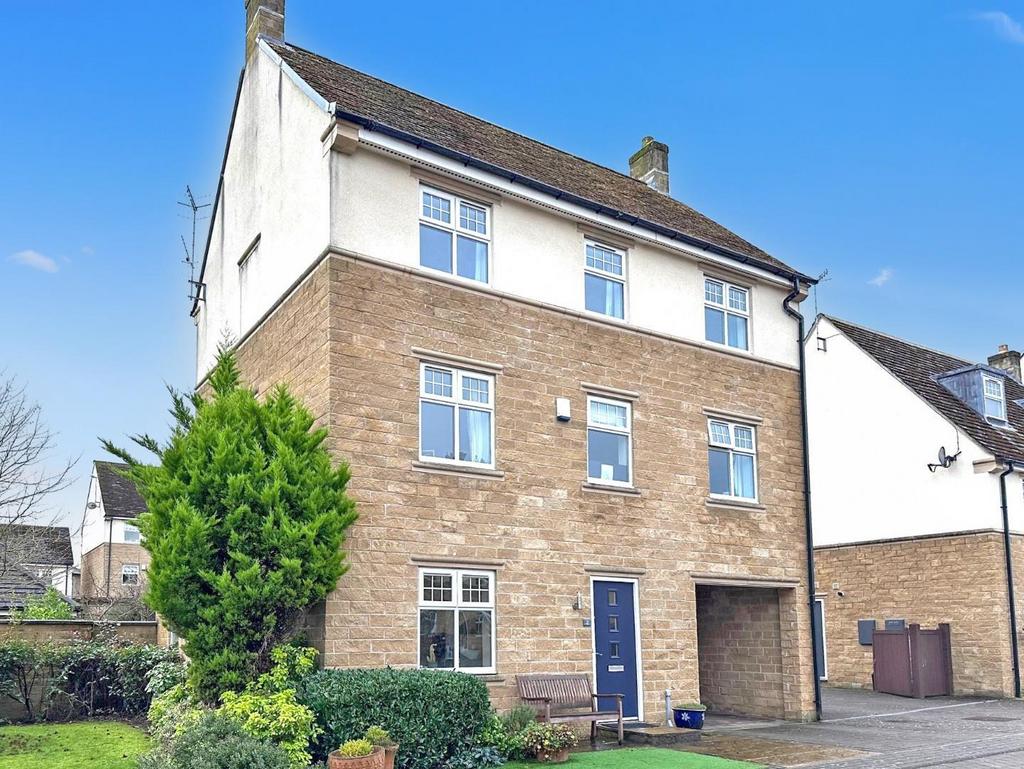 Kingsdale Avenue, Menston, LS29 4 bed townhouse for sale £500,000