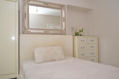 216 Heron Street, Oldham, OL8 4NB