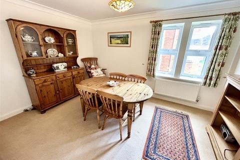 3 bedroom retirement property for sale, Woodfield Gardens, Hereford HR2