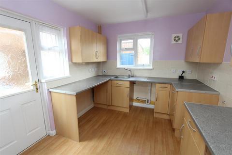 3 bedroom semi-detached house to rent - Harps Avenue, Minster On Sea, Sheerness
