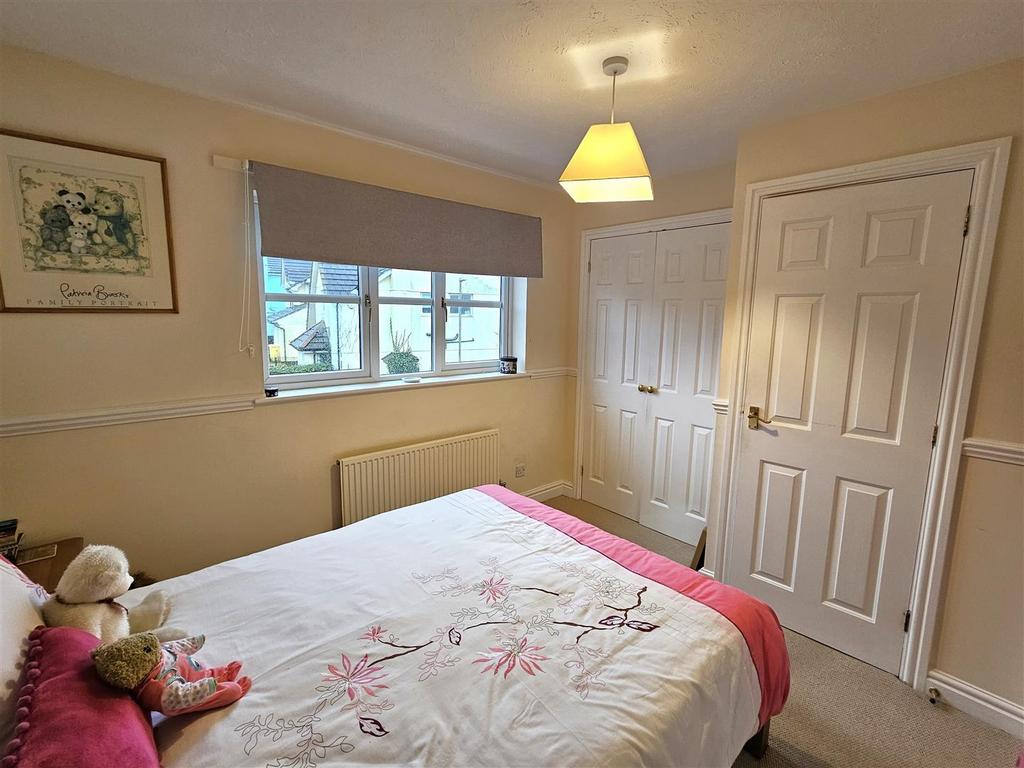 Bedroom 1 (3).jpg
