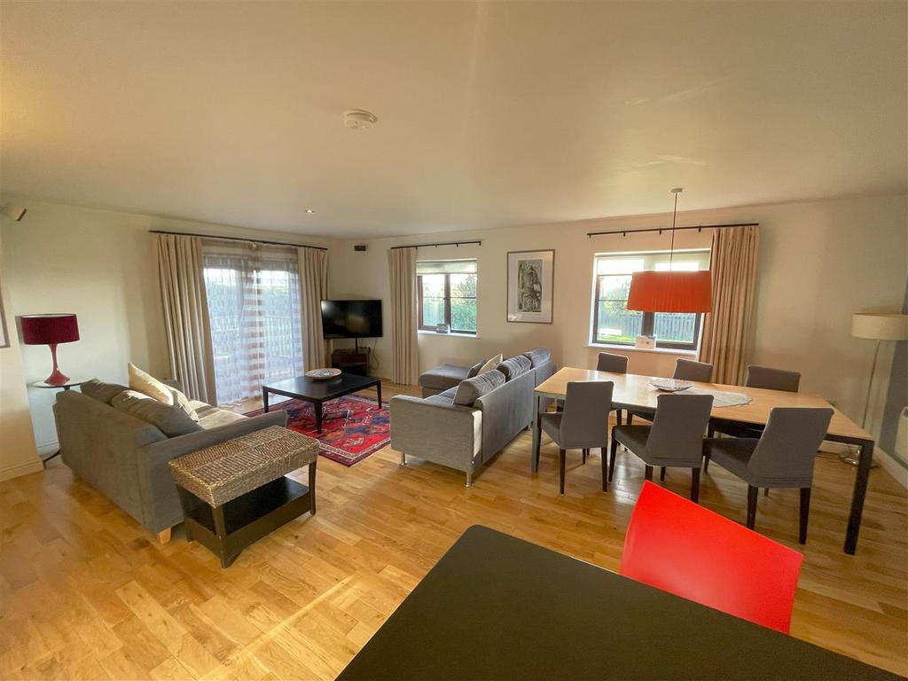 Living room 2.jpg