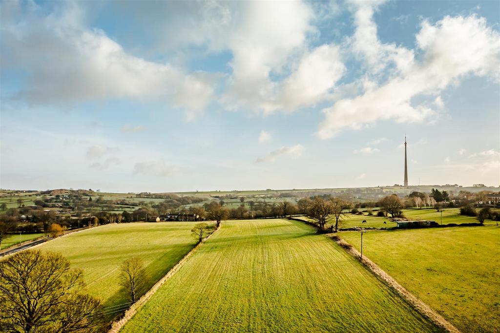 Woodland Meadows, Huddersfield HD8 3 bed detached house for sale £395,000