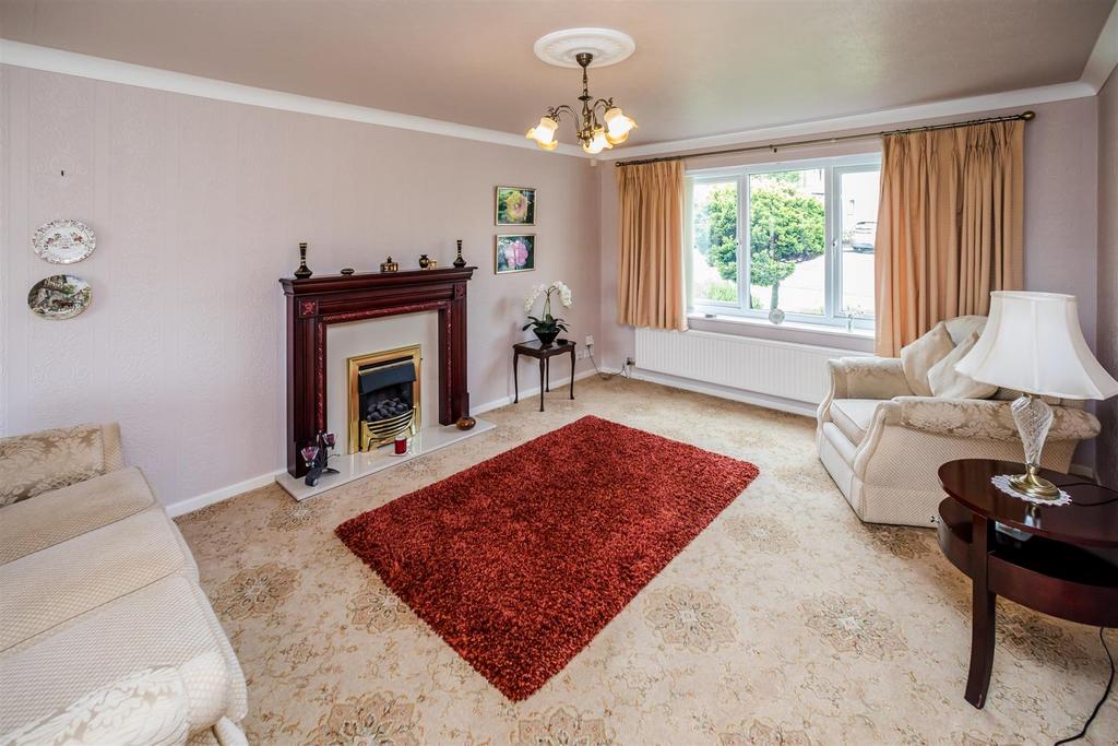 Woodland Meadows, Huddersfield HD8 3 bed detached house for sale £375,000