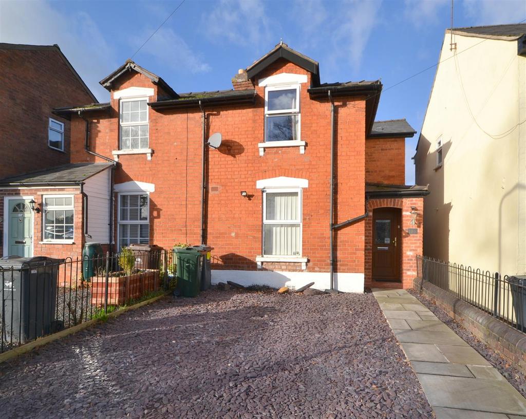 Poolbrook Road, Malvern 3 bed semidetached house £300,000
