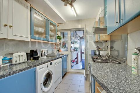 3 bedroom terraced house for sale - Coles Green Road, London, NW2