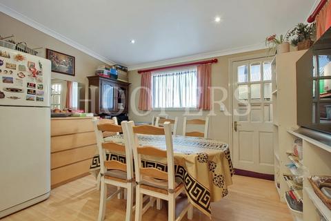 3 bedroom terraced house for sale, Coles Green Road, London, NW2