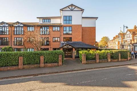 2 bedroom apartment to rent, Station Road,  Henley,  RG9