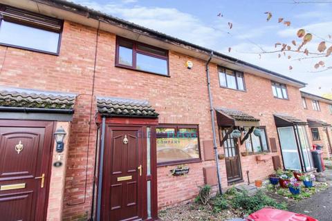 2 bedroom terraced house for sale - Kimberley Close, Langley
