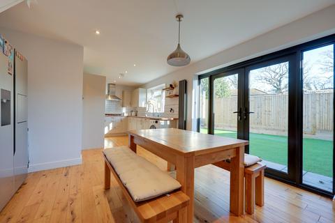 3 bedroom chalet for sale, Manor Close, Burgess Hill, RH15