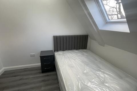 2 bedroom flat to rent, Clothorn Road, Didsbury M20 6BR