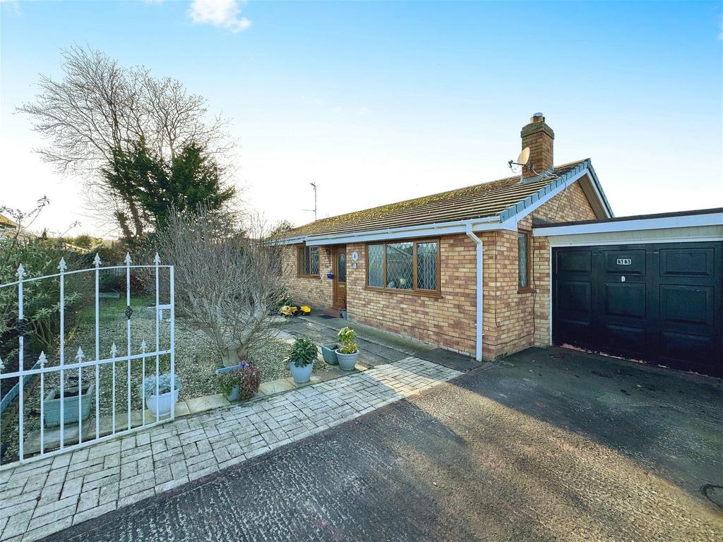 Cilgant Eglwys Wen, Bodelwyddan, LL18 3 bed detached bungalow for sale