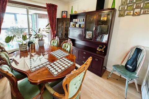 3 bedroom detached bungalow for sale, Cilgant Eglwys Wen, Bodelwyddan, LL18 5US