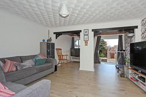3 bedroom semi-detached house for sale - Minster Road, Minster on Sea, Sheerness, Kent, ME12