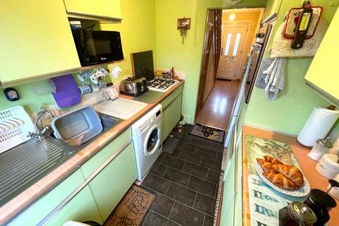 4 bedroom terraced house for sale, Carnforth Gardens, Hornchurch