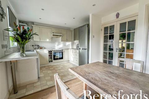 16 Ewan Road, Harold Wood, Romford, RM3 0WW