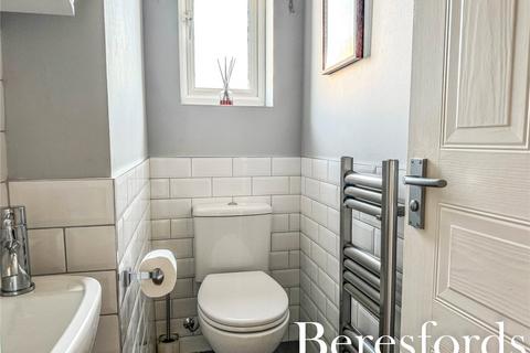 16 Ewan Road, Harold Wood, Romford, RM3 0WW