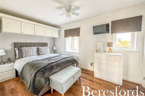 16 Ewan Road, Harold Wood, Romford, RM3 0WW