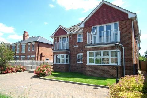 2 bedroom ground floor flat for sale, 52 Manor Road, New Milton, Hampshire. BH25 5WS