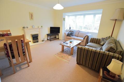 2 bedroom ground floor flat for sale, 52 Manor Road, New Milton, Hampshire. BH25 5WS