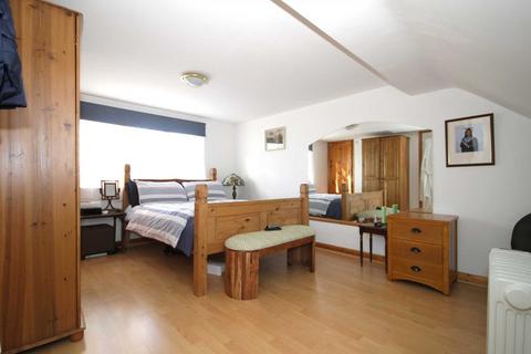 31 Dudley Drive, Morden, SM4 4RJ