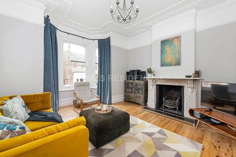 30 Chestnut Grove, New Malden, KT3 3JN