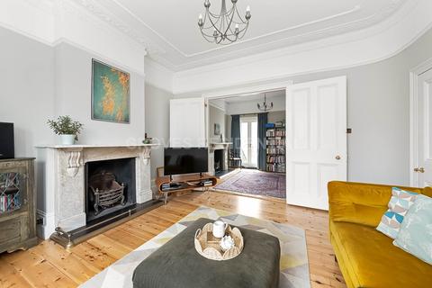 30 Chestnut Grove, New Malden, KT3 3JN