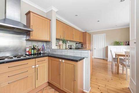 30 Chestnut Grove, New Malden, KT3 3JN