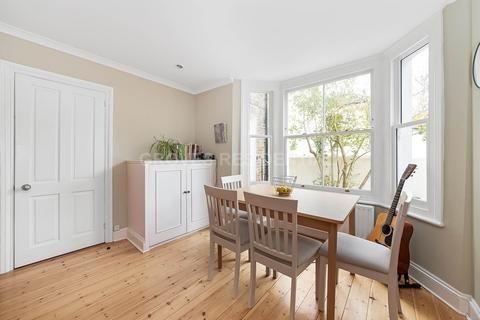 30 Chestnut Grove, New Malden, KT3 3JN