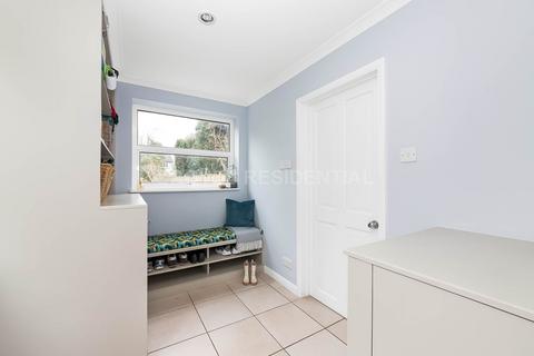 30 Chestnut Grove, New Malden, KT3 3JN