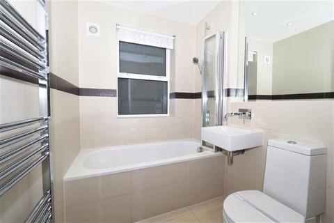 2 bedroom apartment to rent, Queens Road, Buckhurst Hill, IG9