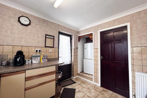 3 bedroom semi-detached house for sale, Dewsbury Avenue, DN15