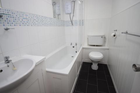 2 bedroom apartment to rent, Walpole Road, Slough, Berkshire, SL1