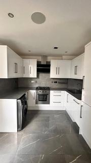 2 bedroom terraced house to rent, Wren Way, Manchester M11