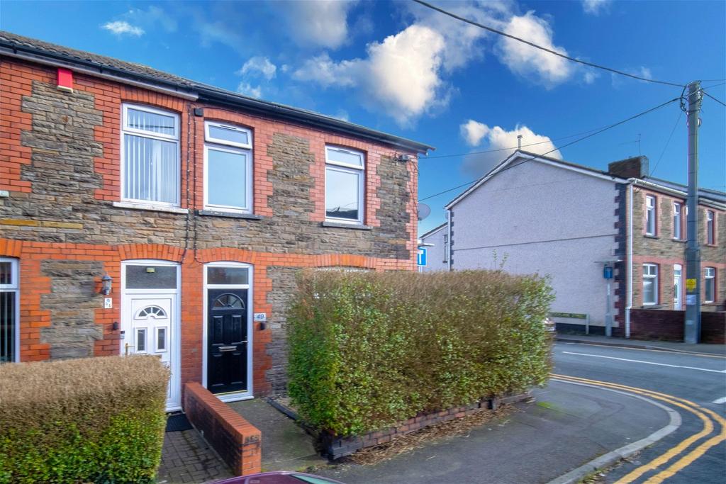 Bradford Street, Caerphilly, CF83 1GB 3 bed end of terrace house for