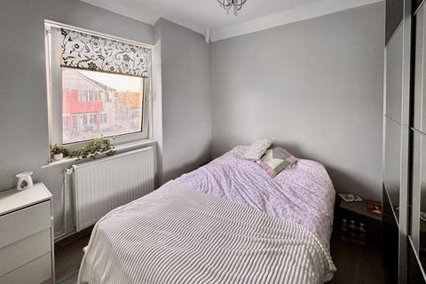 2 bedroom maisonette for sale, St. Marks Avenue, Northfleet, Gravesend, Kent, DA11
