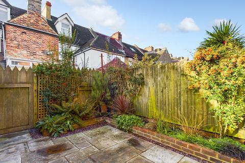 4 bedroom end of terrace house for sale, Boscombe Road, Folkestone