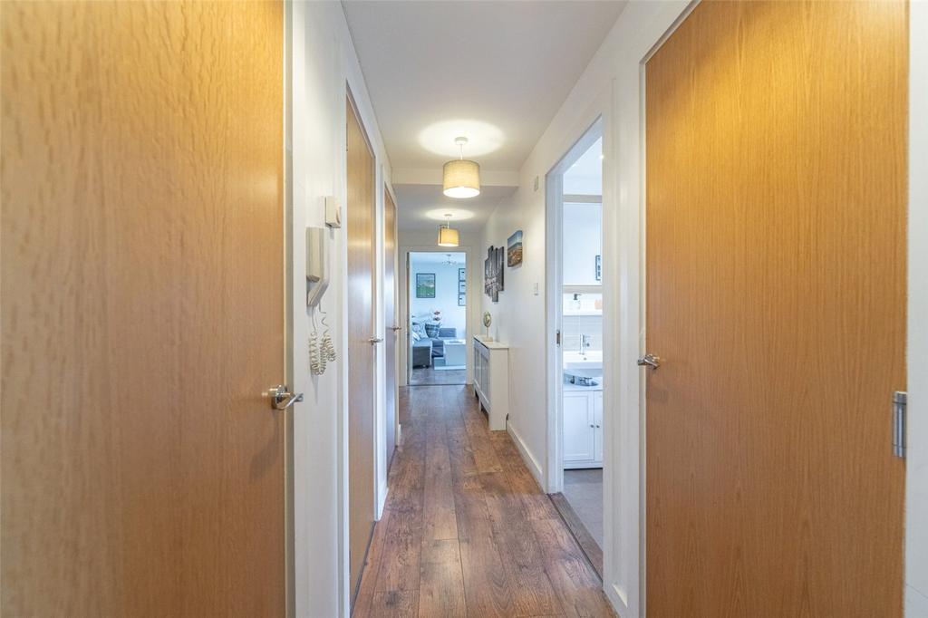 Hall Alt