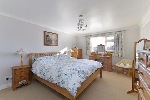 Roslyn Bridge Road, Cranleigh, GU6 7HH