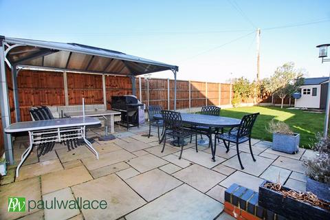 4 bedroom end of terrace house for sale, Tudor Avenue, West Cheshunt