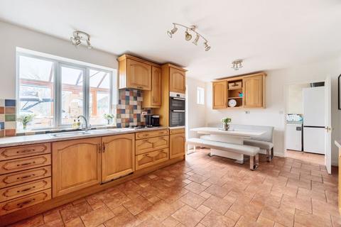 4 bedroom detached bungalow for sale, Station Road, Oxford OX33