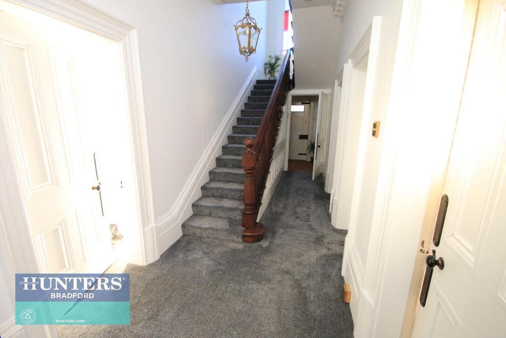 Hodgson Fold Bradford, West Yorkshire, BD2 4EB 6 bed semidetached